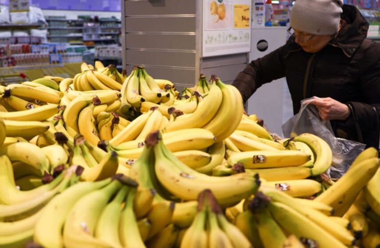 Fructele importate, tratate cu chimicale ca să reziste mult timp frumoase.